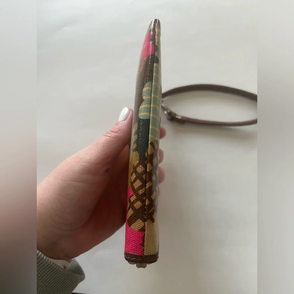 Fossil Key-Per Wristlet